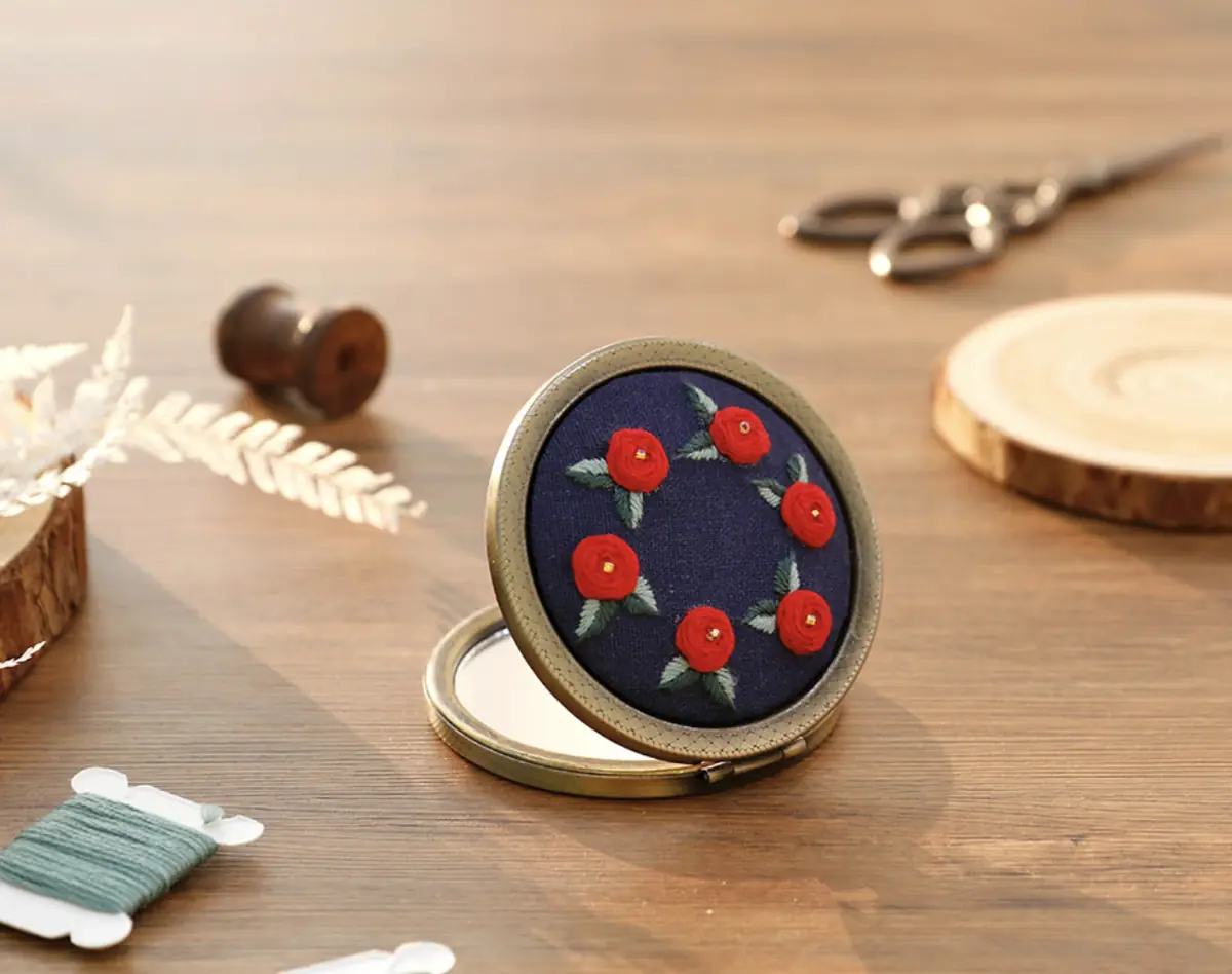 玫瑰刺繡手拿鏡-韓國材料包